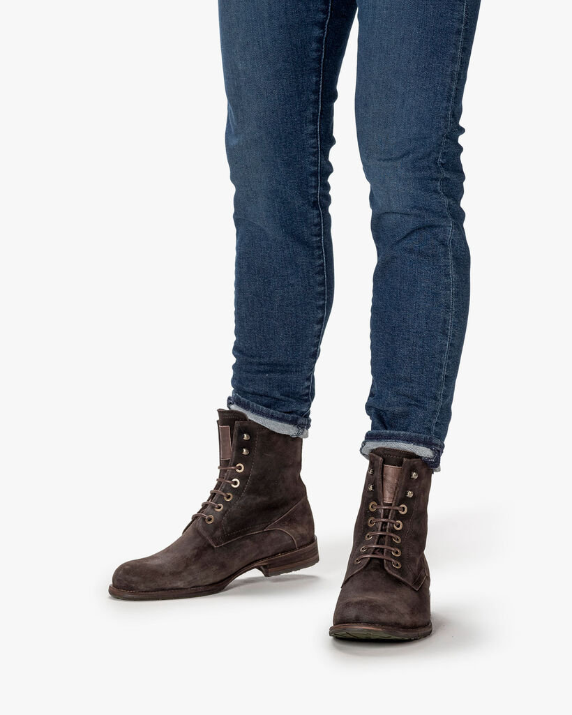 Gef&uuml;tterter Schn&uuml;rstiefel braun