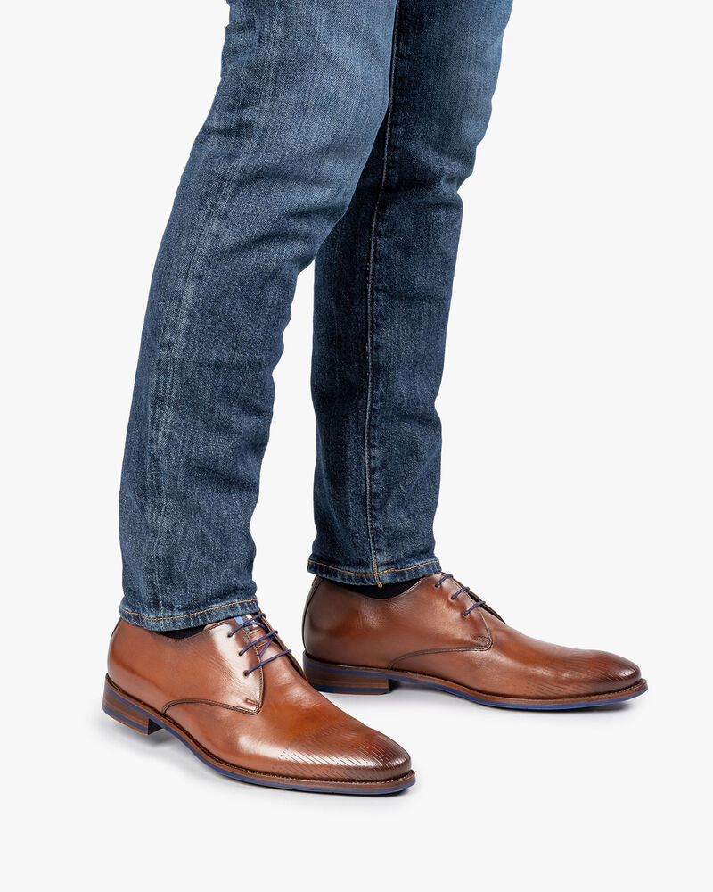 Cognacfarbener Schn&uuml;rschuh