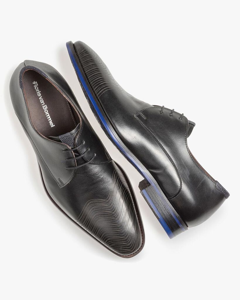 Schwarzer Leder-Schn&uuml;rschuh