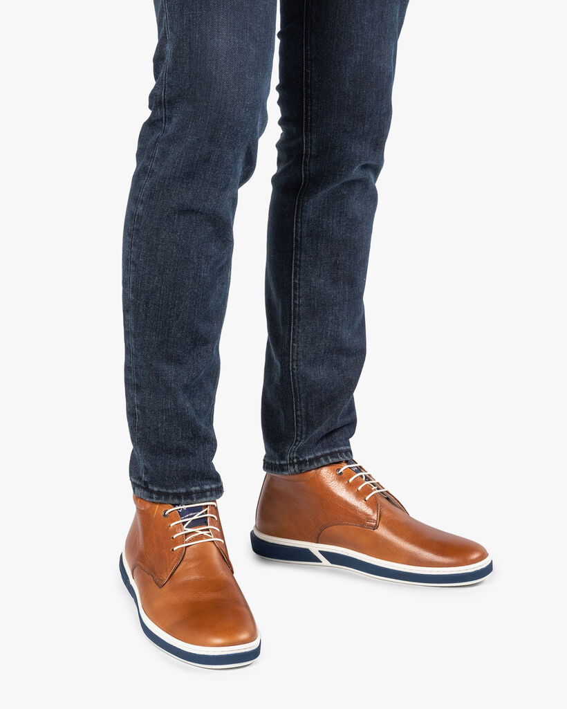 Cognacfarbener Schn&uuml;rstiefel