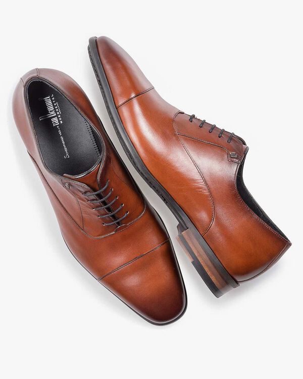 Cognacfarbener Schn&uuml;rschuh