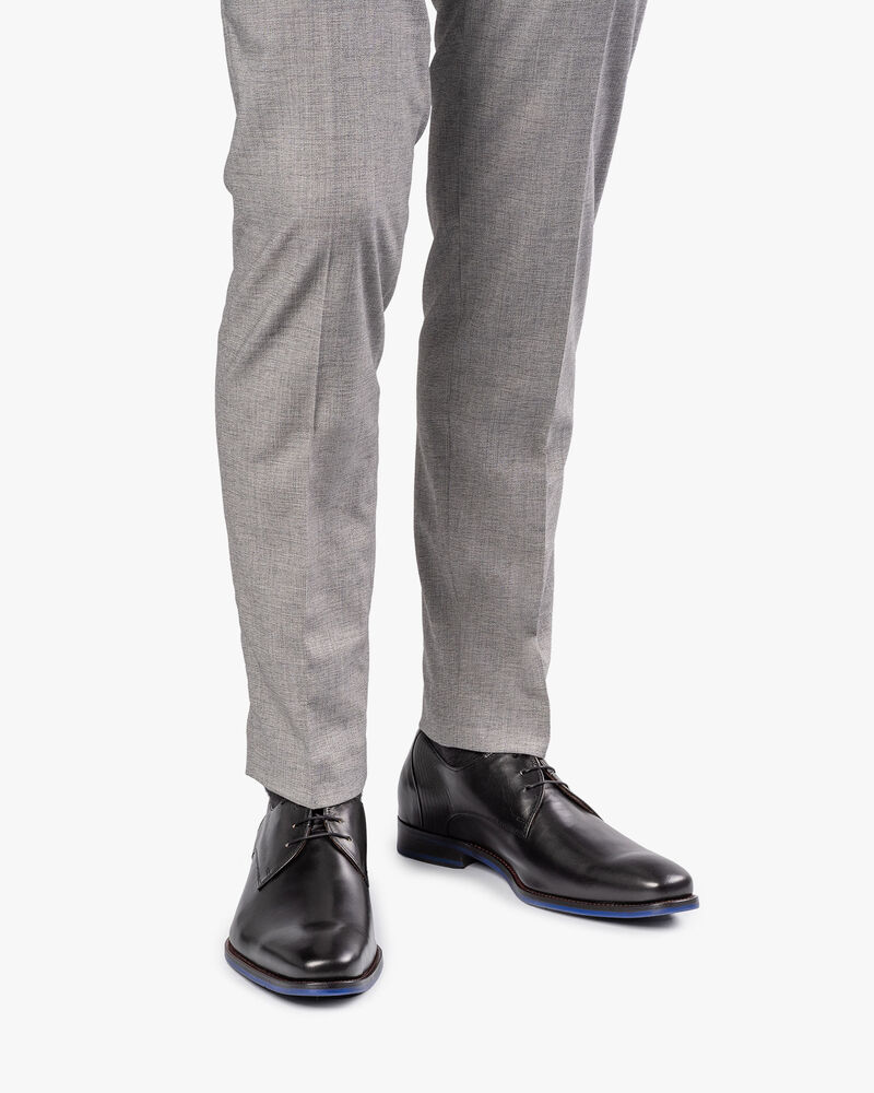 Schwarzer Kalbsleder-Schn&uuml;rschuh