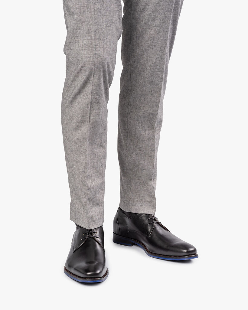 Schwarzer Kalbsleder-Schn&uuml;rschuh