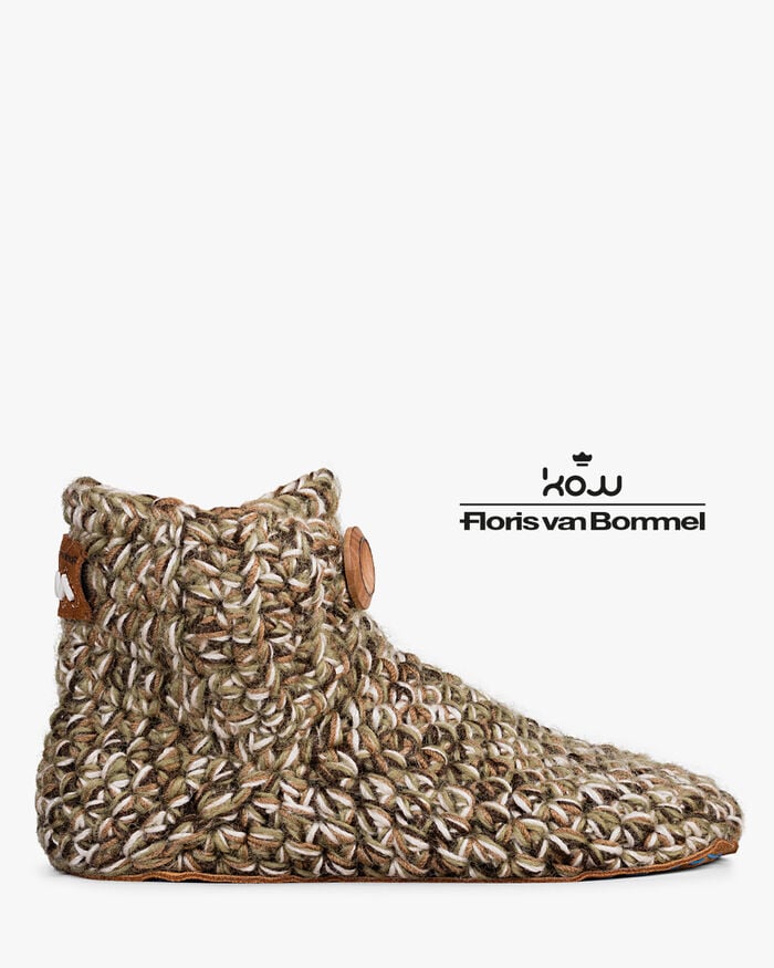 Kingdom of Wow home slippers light brown