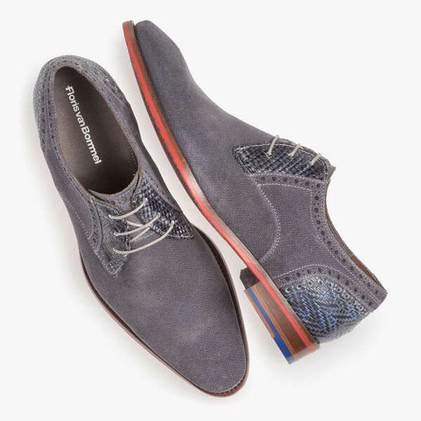 Dark grey suede leather lace shoe with print
