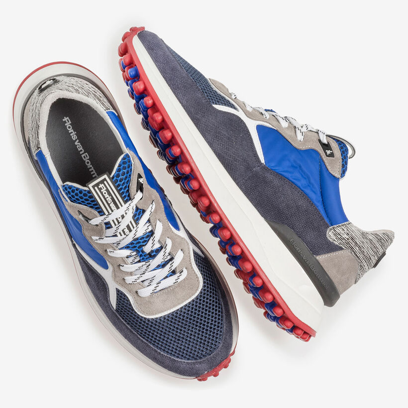 Dunkelblauer Wildleder-Sneaker mit grauen Details