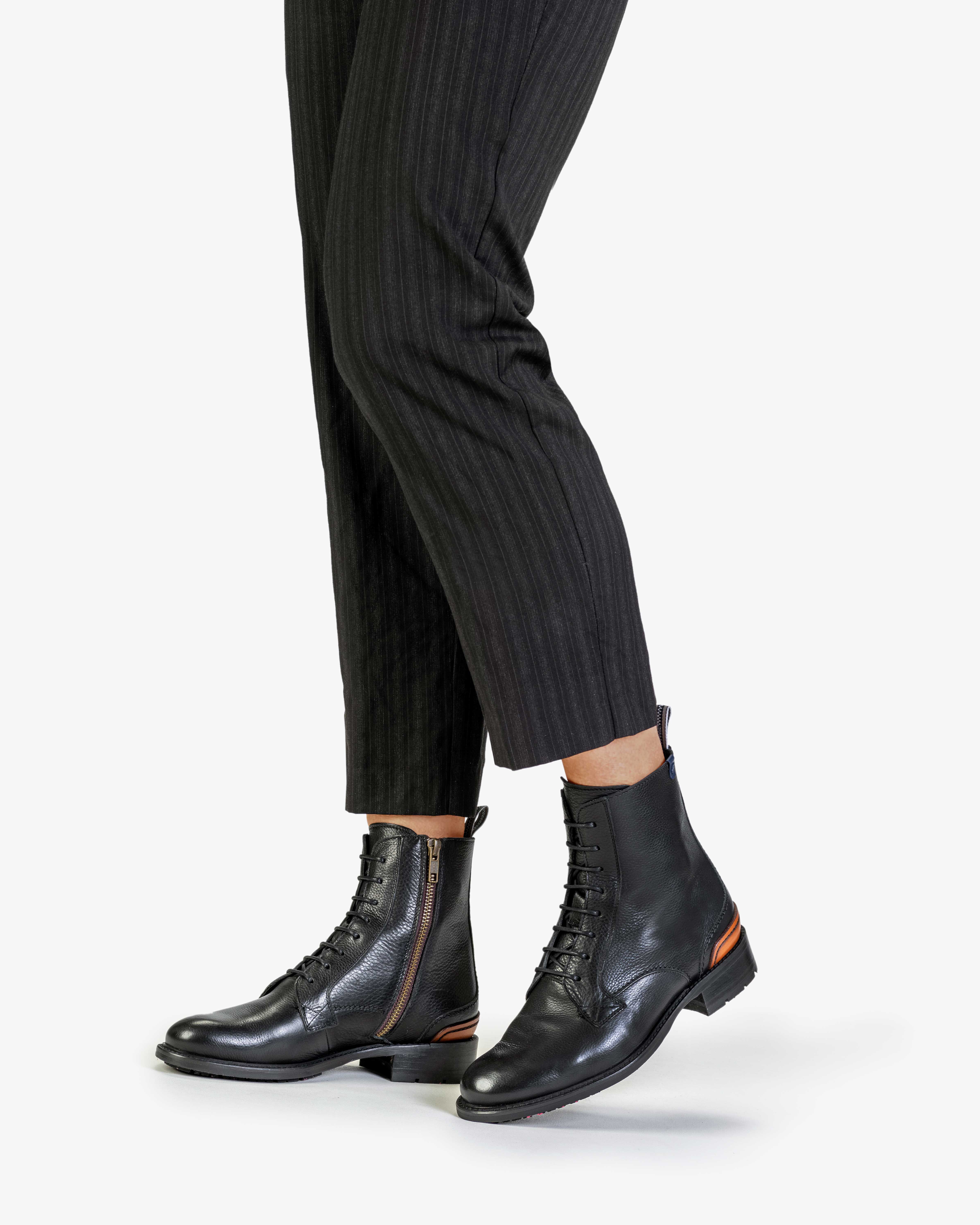 Lace boot calf leather black 85676/04 | Floris van Bommel Women®