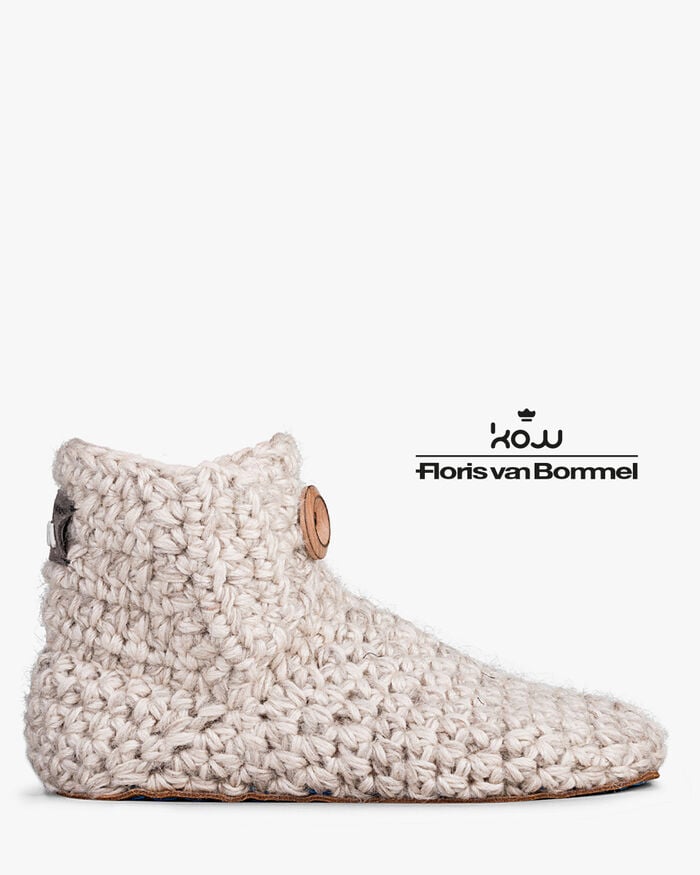 Kingdom of Wow home slippers sand