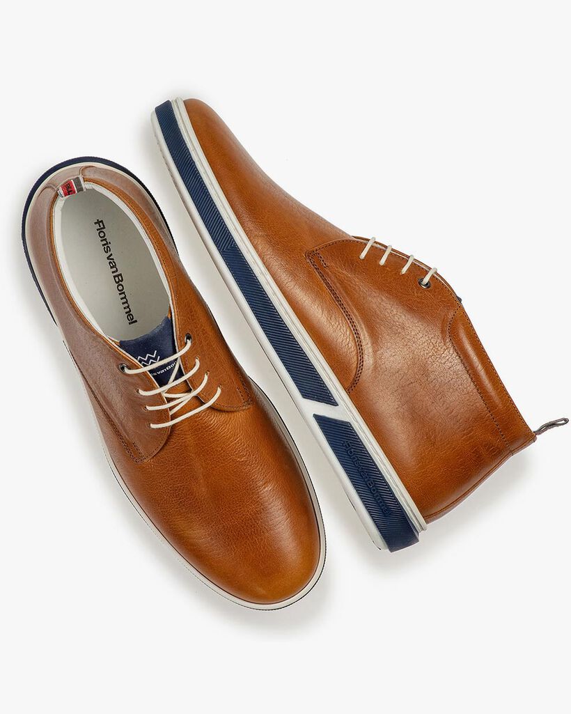 Cognacfarbener Schn&uuml;rstiefel