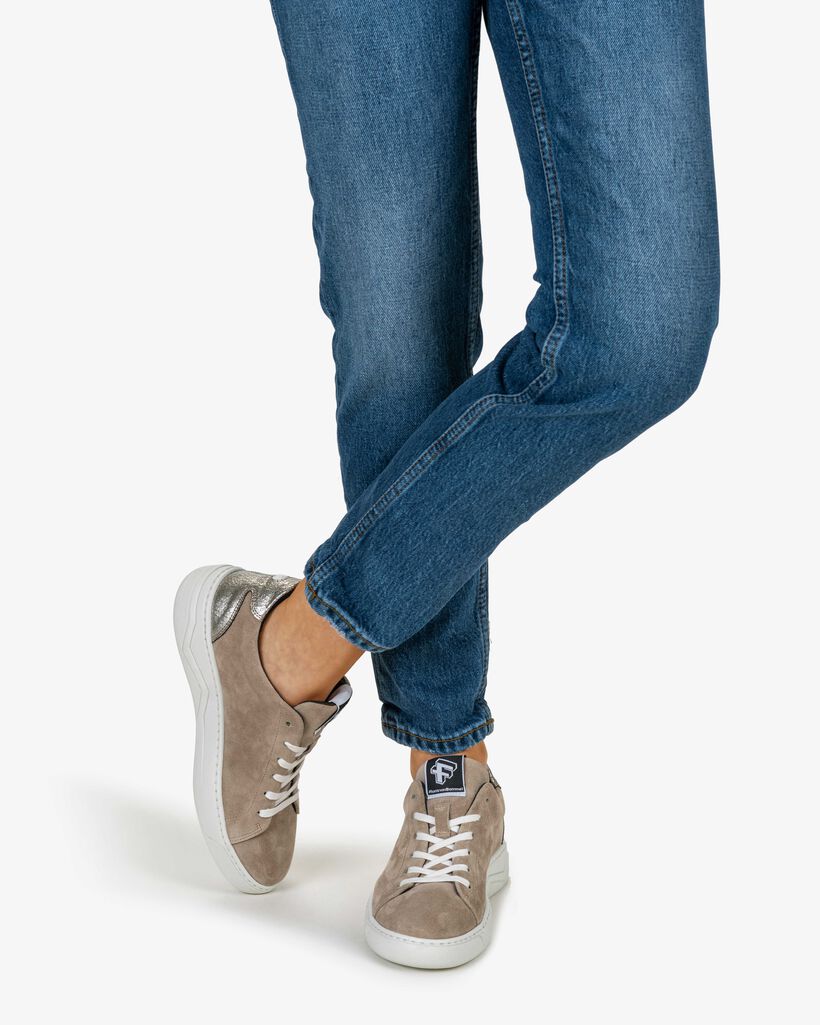 Sneaker suede beige