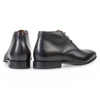 Schwarzer Kalbsleder-Schn&uuml;rschuh