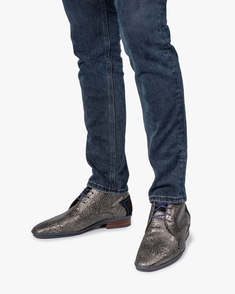 Schn&uuml;rstiefel mit Print grau