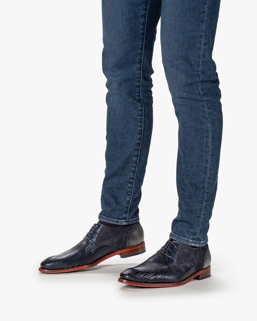 Schn&uuml;rschuh Metallic-Print dunkelblau