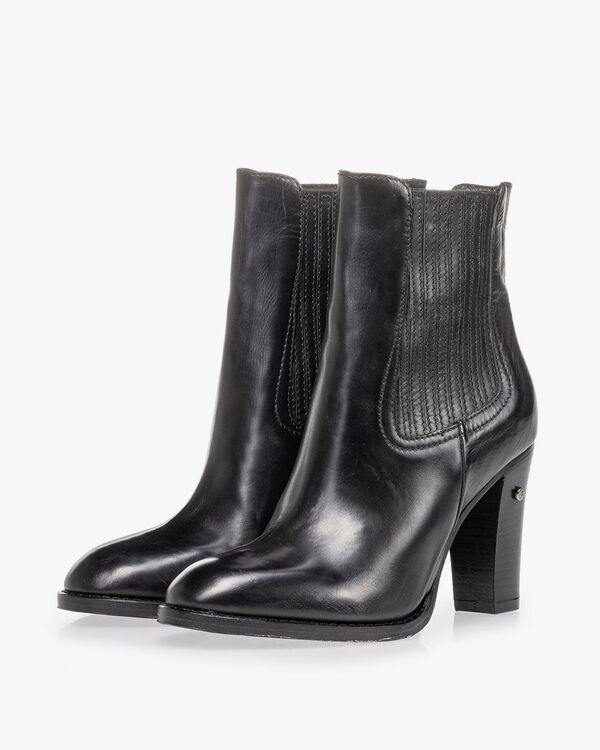 Ankle boot calf leather black
