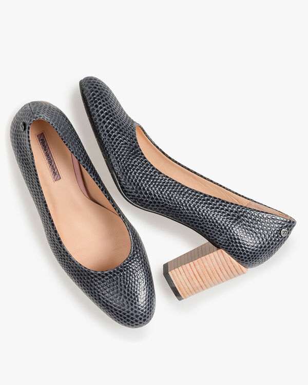Dark blue leather pumps with print