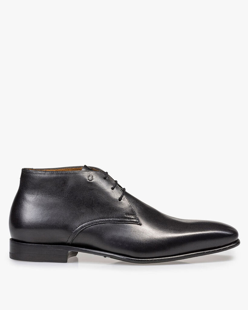 Schwarzer Kalbsleder-Schn&uuml;rschuh