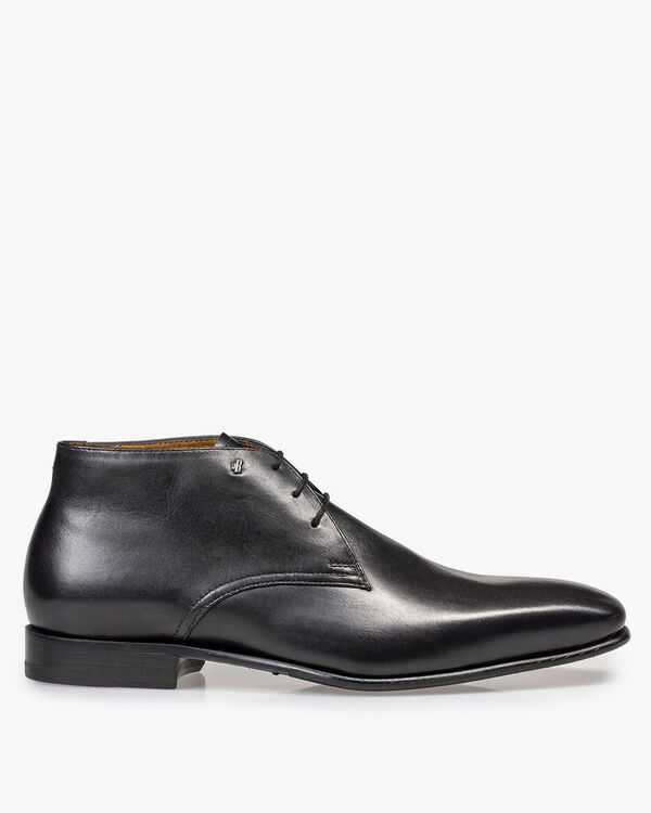 Schwarzer Kalbsleder-Schn&uuml;rschuh