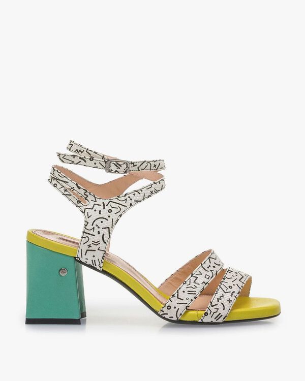 Wei&szlig;e Sandalette mit schwarzem Print