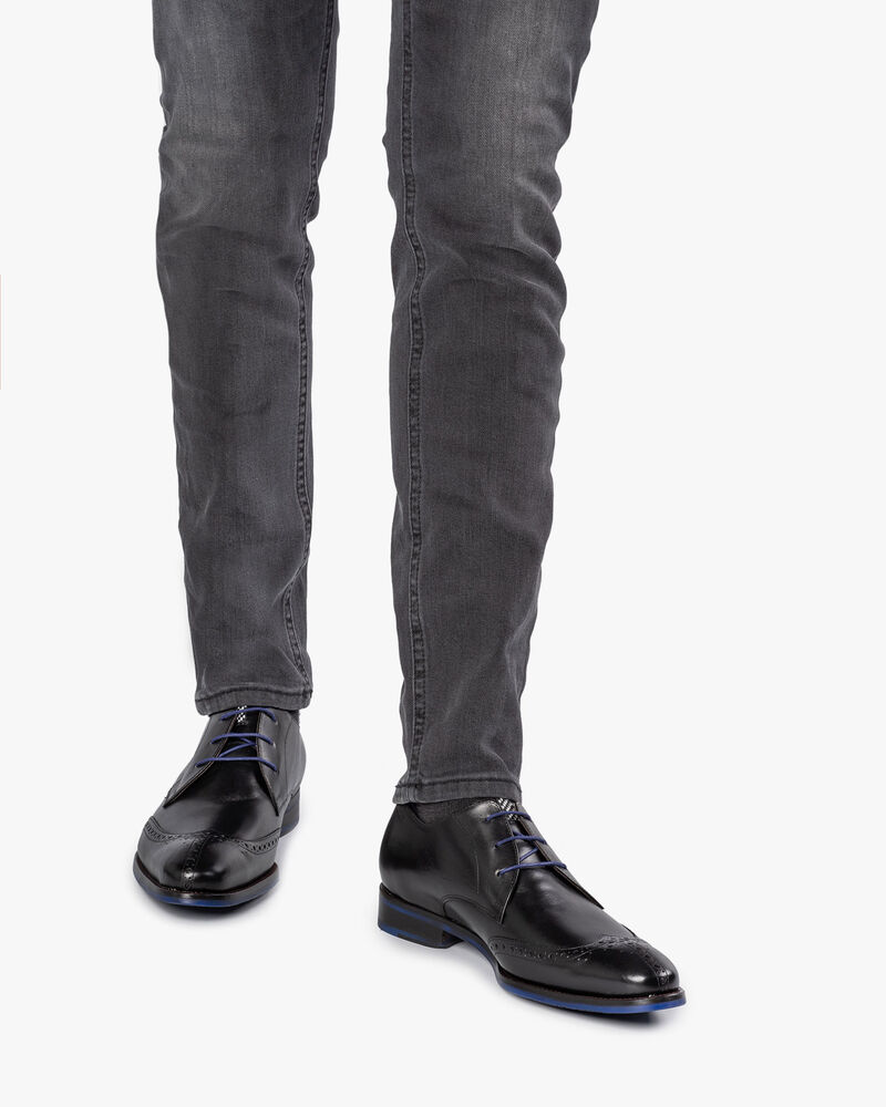 Schwarzer Kalbsleder Schn&uuml;rschuh