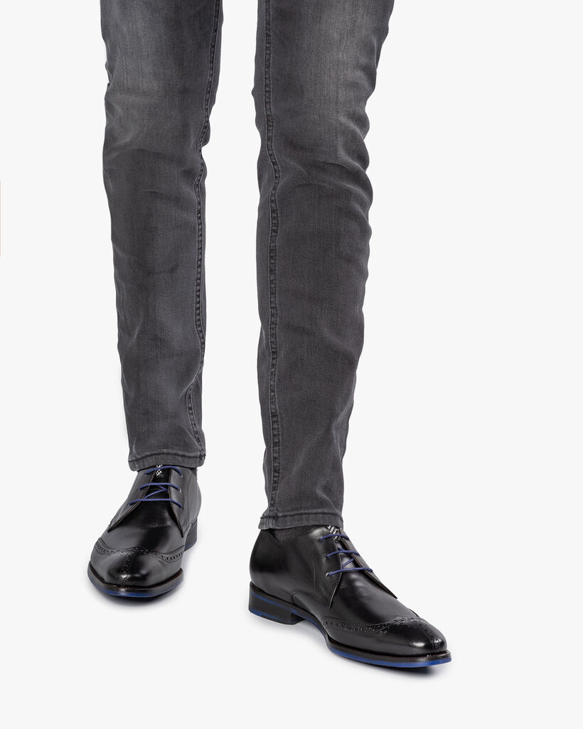 Schwarzer Kalbsleder Schn&uuml;rschuh