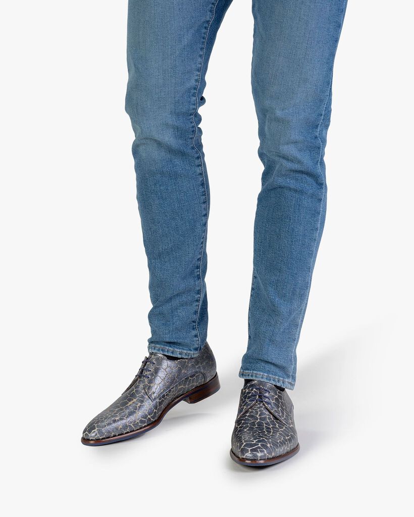 Lace shoe blue metallic print