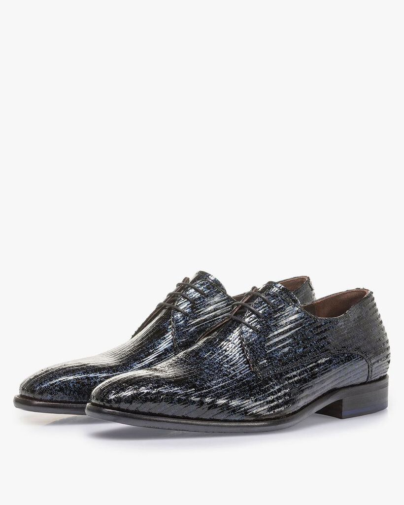 Blauer Lackleder-Schn&uuml;rschuh mit Print