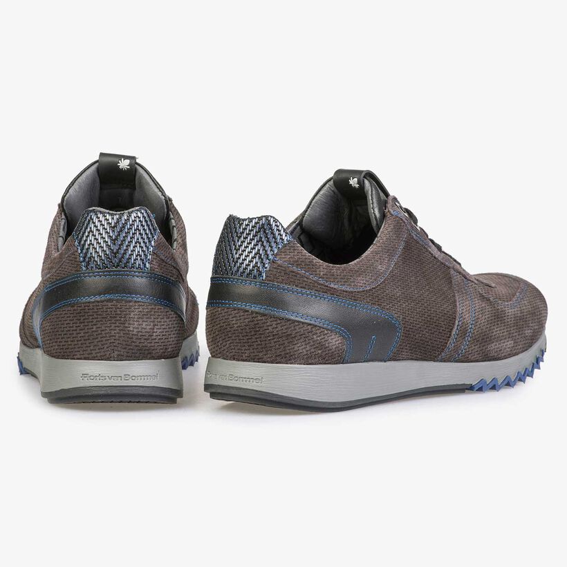 Graubrauner Sneaker mit kobaltblauen Details