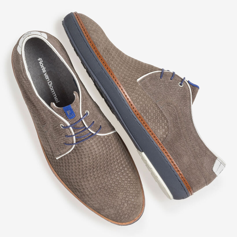 Taupefarbener Wildleder-Schn&uuml;rschuh mit Print