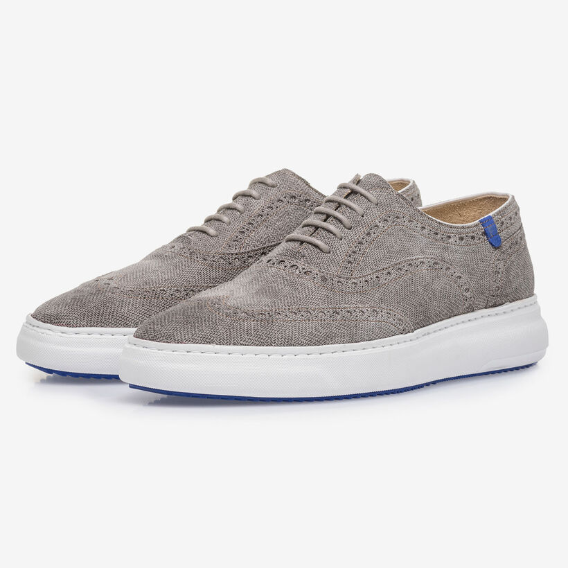 Light grey suede leather lace shoe with print
