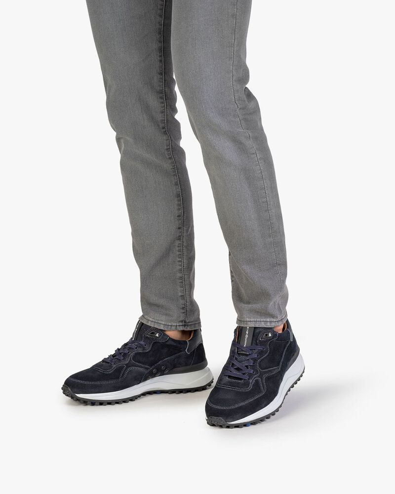 Blauer Wildleder-Sneaker