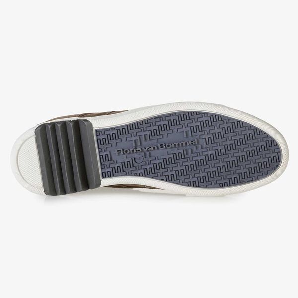 Dunkler taupefarbener Wildleder-Schn&uuml;rschuh