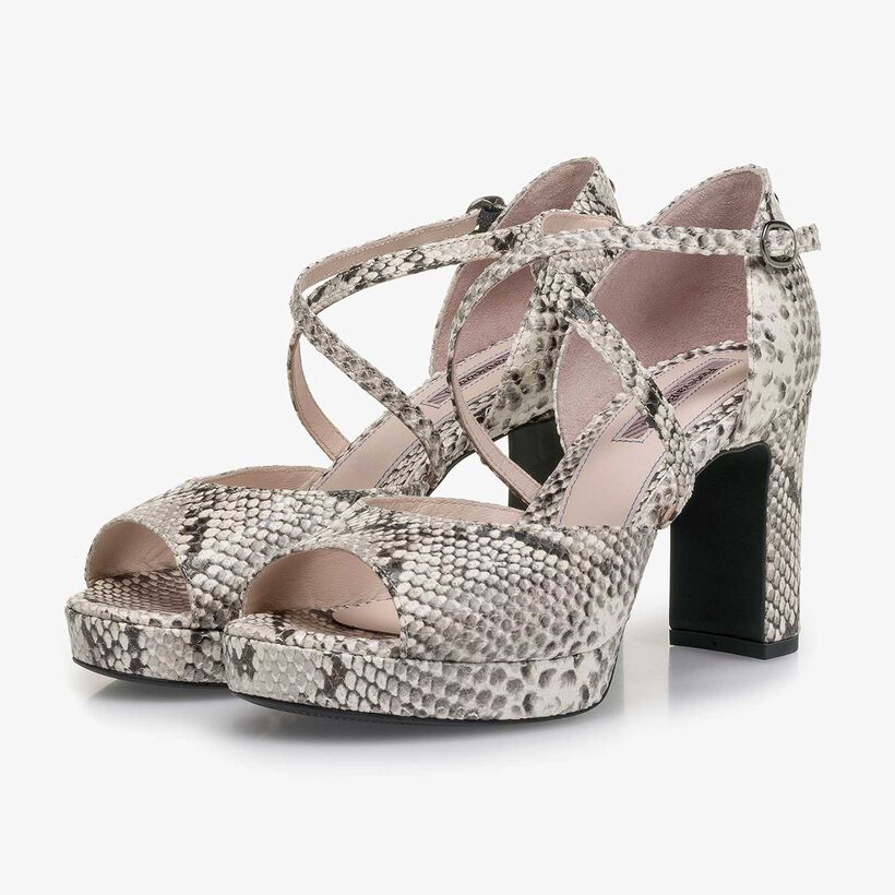 Wei&szlig;e Leder-Sandalette mit Schlangenprint