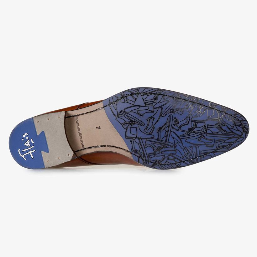 Cognacfarbener Schn&uuml;rschuh mit Brogue-Lochmuster