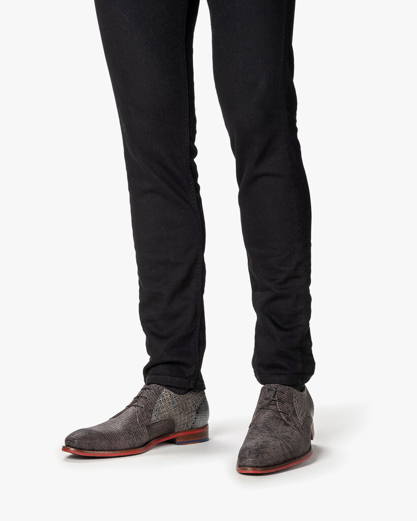 Schn&uuml;rschuh Wildleder-Print grau