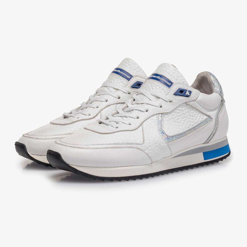 Wei&szlig;er fein strukturierter Leder-Sneaker