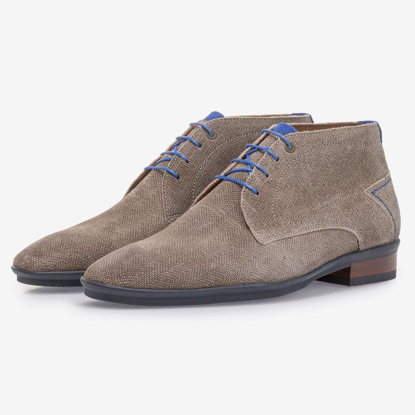 Sand-coloured suede leather lace boot with print