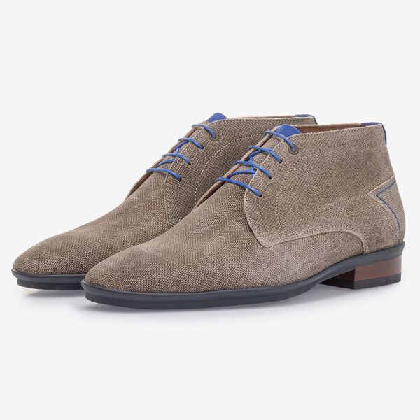 Sand-coloured suede leather lace boot with print