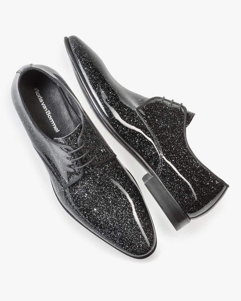 Schwarzer Lacklederschuh mit Print
