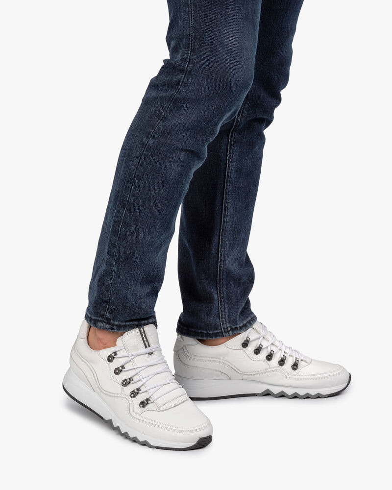 Sneaker mit Strukturmuster weiss