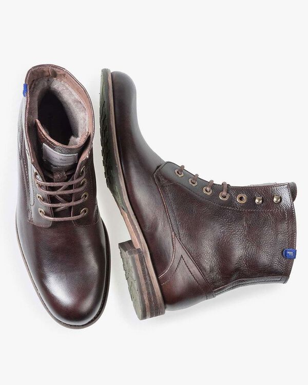 Mit Lammfell gef&uuml;tterter Schn&uuml;rstiefel braun