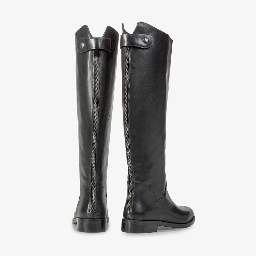 Hoher schwarzer Kalbsleder-Stiefel