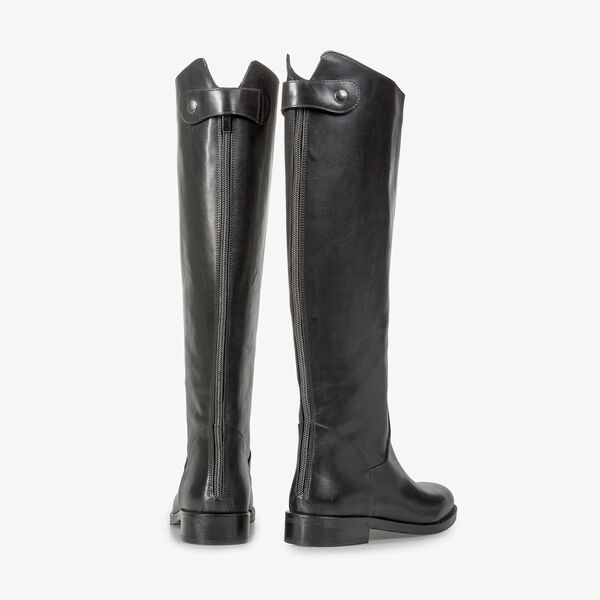 Hoher schwarzer Kalbsleder-Stiefel