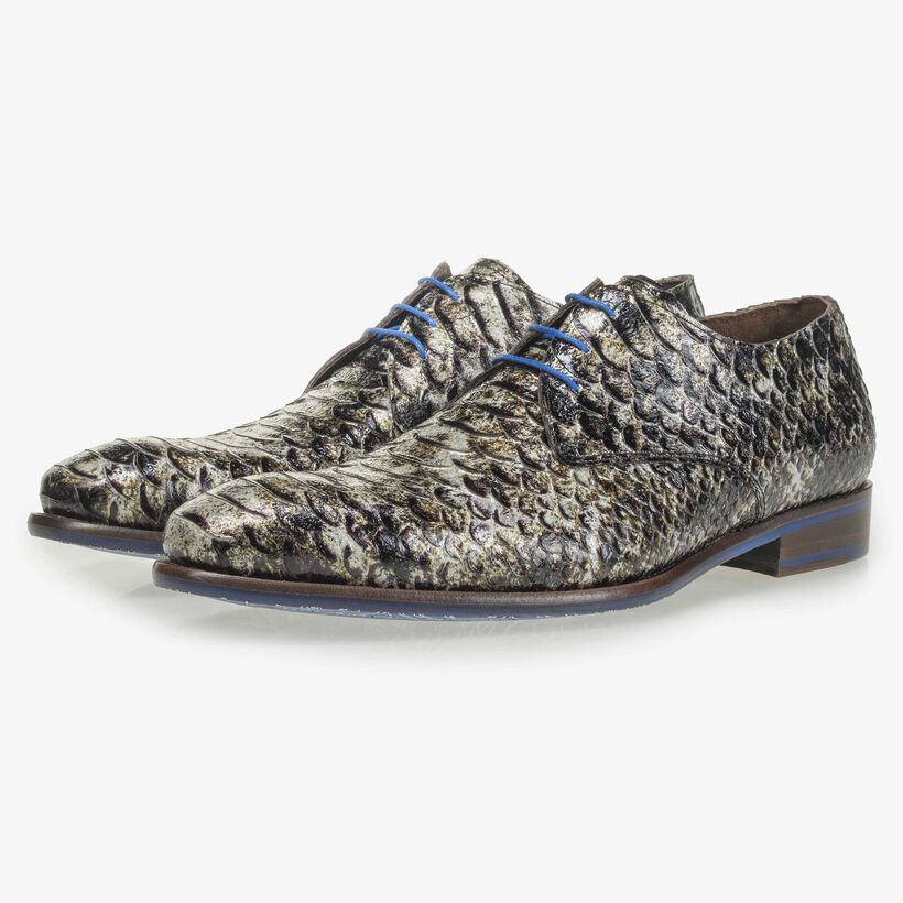 Grauer Lackleder-Schn&uuml;rschuh mit Schlangenprint