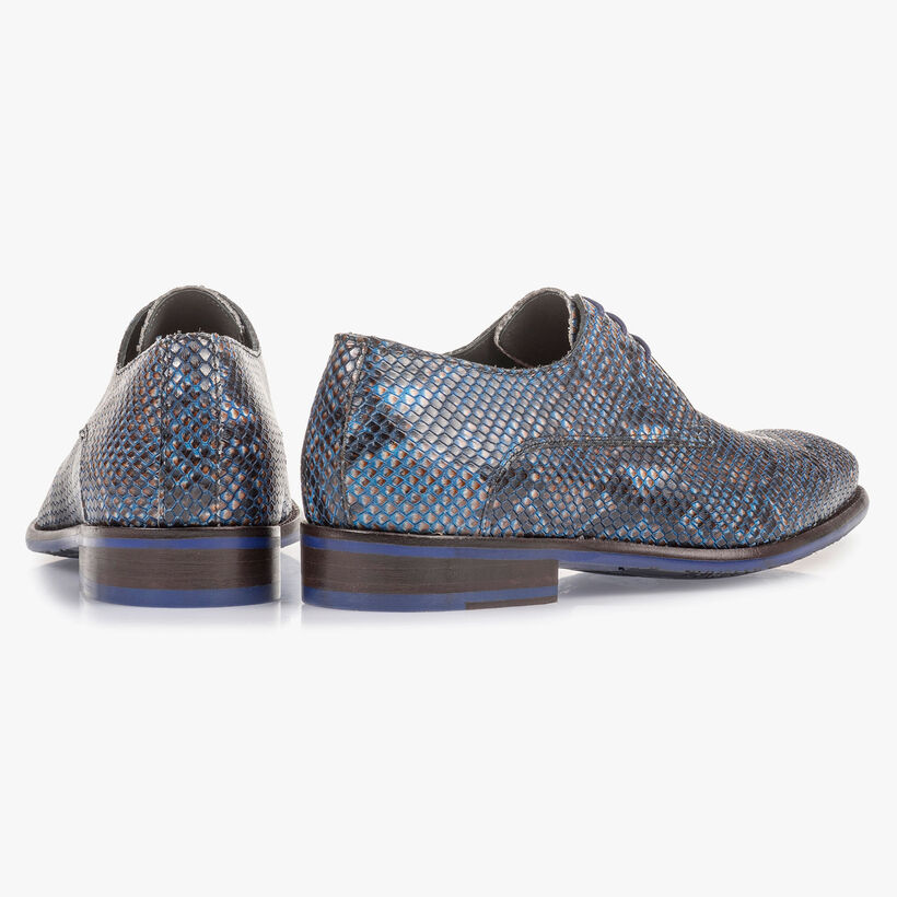 Blauer Schn&uuml;rschuh mit Schlangenprint