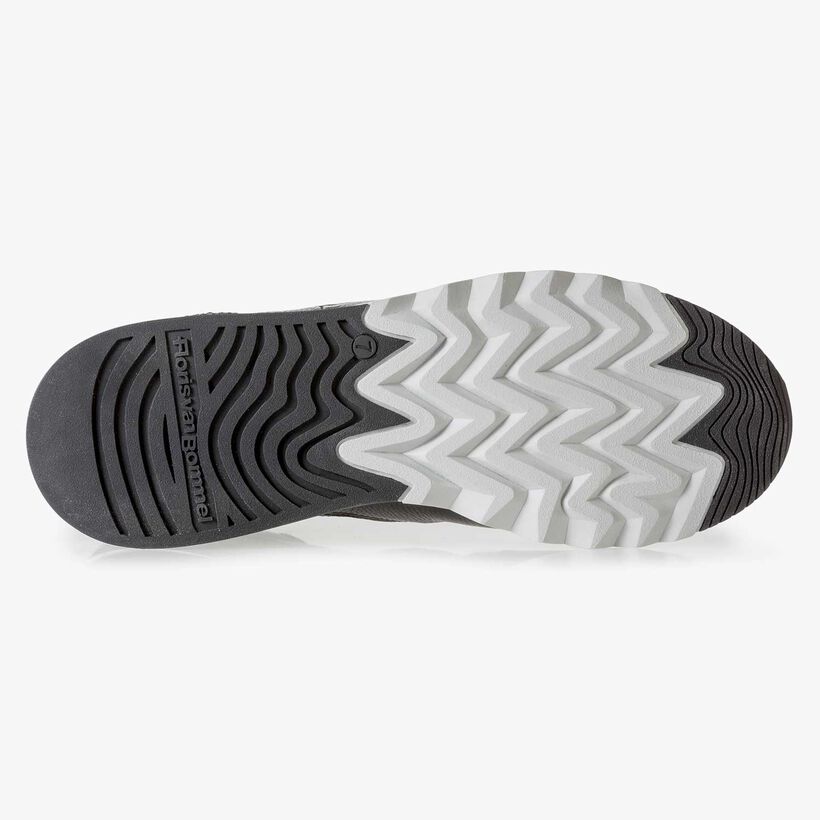 Black structured leather sneaker