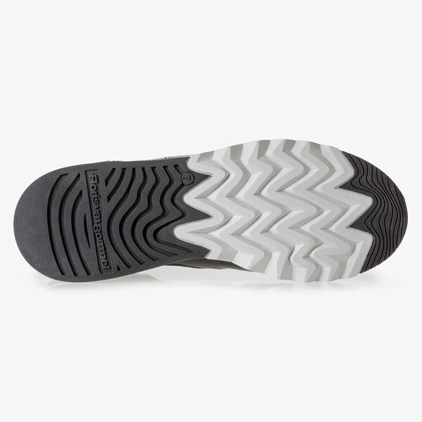 Black structured leather sneaker