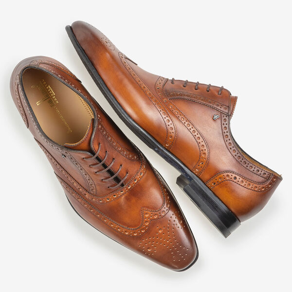 Dunkler cognacfarbener Kalbsleder-Brogue