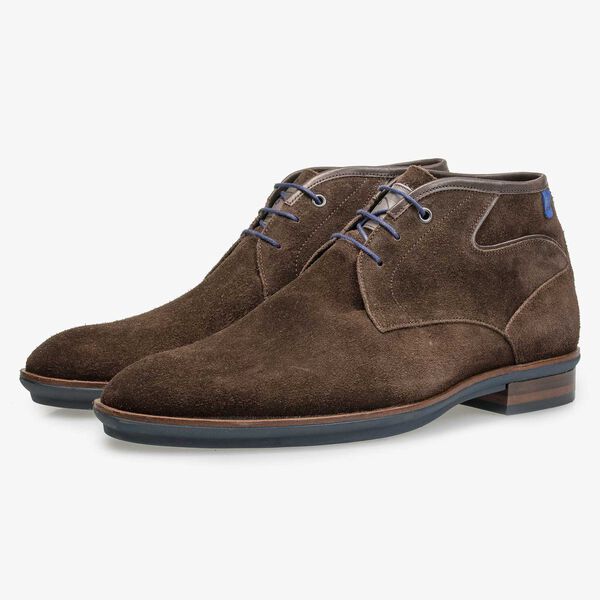 Brown suede leather lace boot with rubber sole