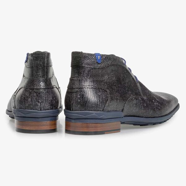 Schwarzer Leder-Schn&uuml;rstiefel mit Eidechsenprint