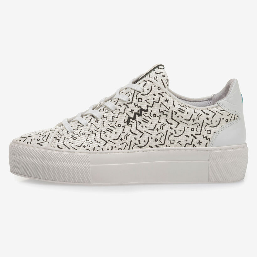 Wei&szlig;er Leder-Sneaker mit schwarzem Print